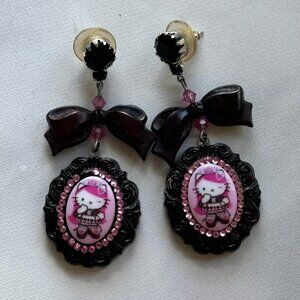 2 Tarina Tarantino Pinkhead earrings